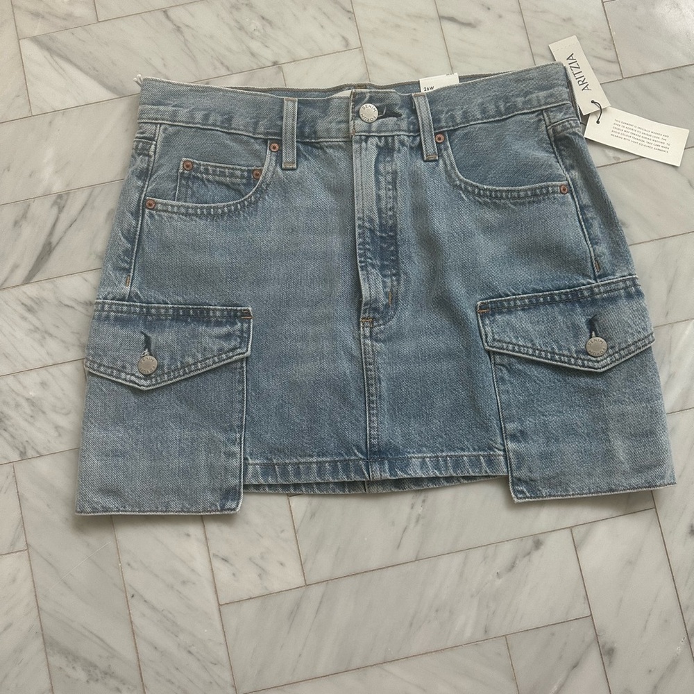 Aritzia 26 W The 90's Mid rise cargo mini skirt